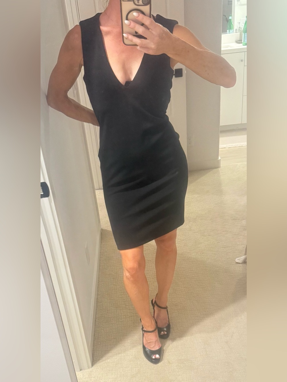 Black V-Neck Sleeveless Sheath Dress. Red &  
gold zipper.Perfect with Louboutin